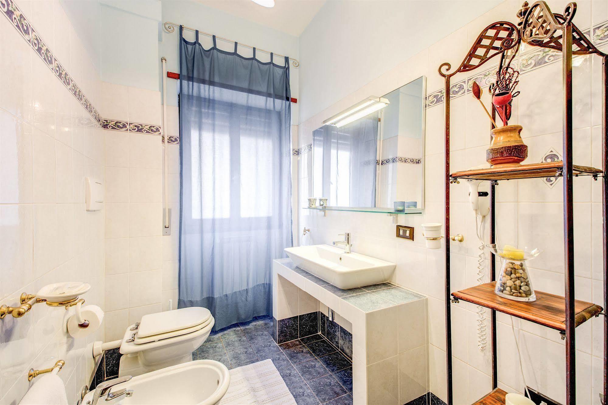Bed and Breakfast Domus Cornelia Рим Екстер'єр фото